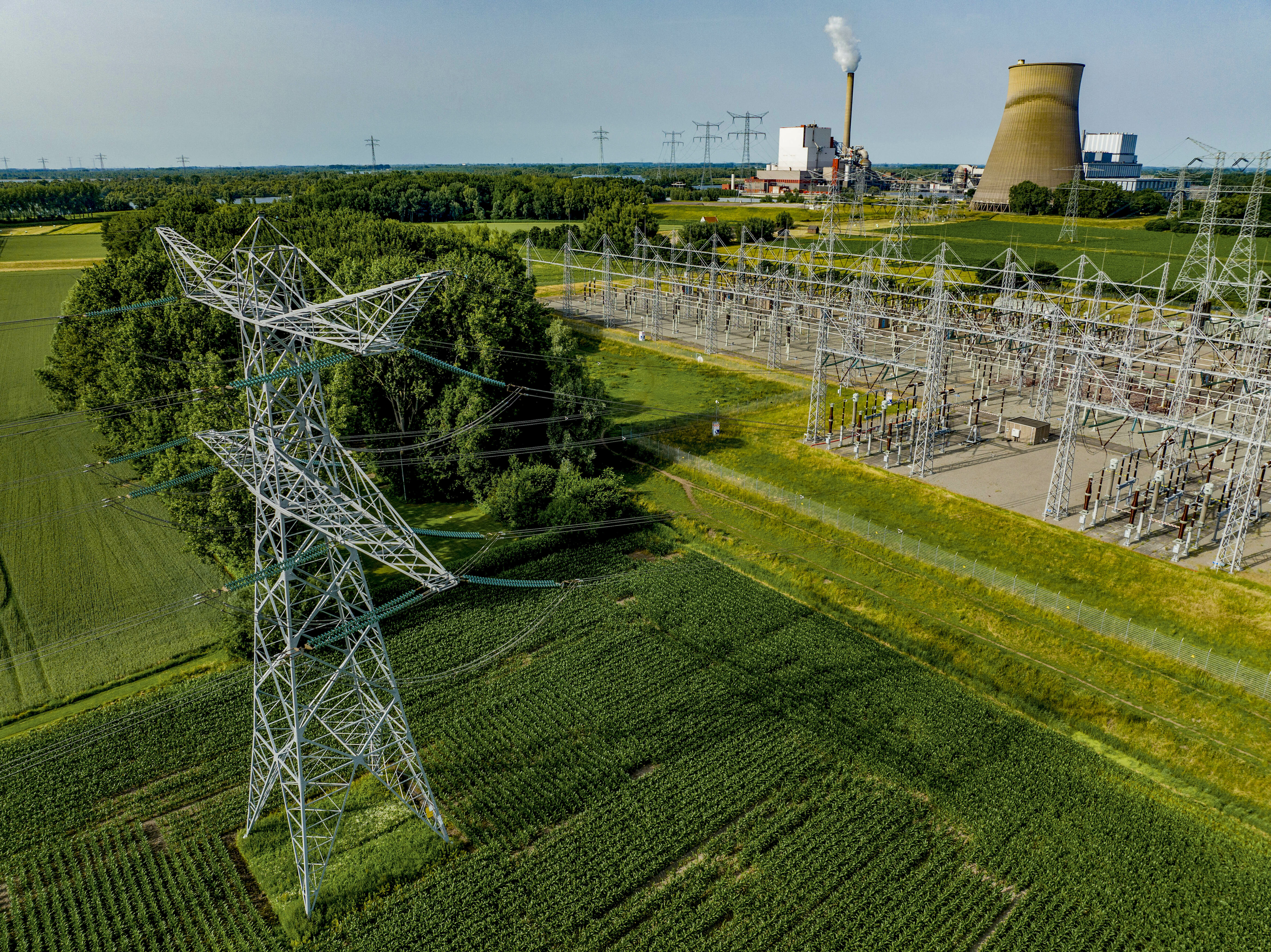 Planta eléctrica en el las afueras